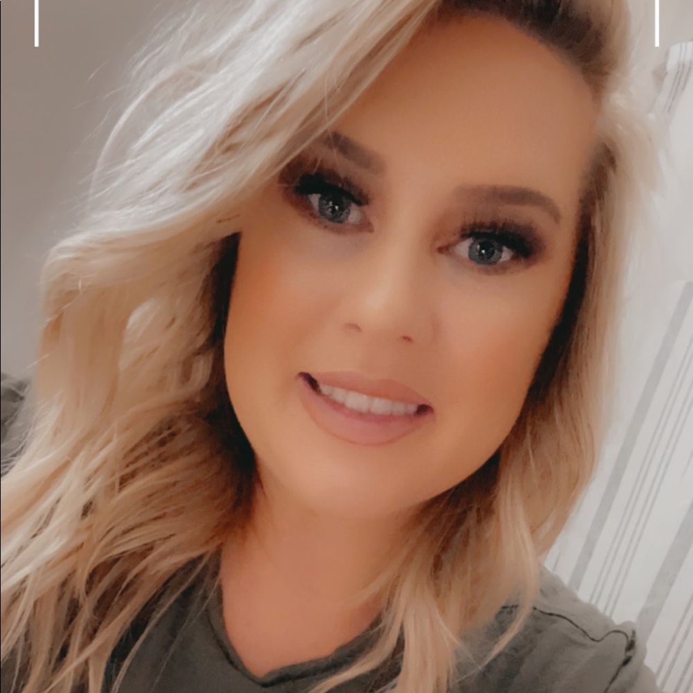 Meet your Posher, Ashley